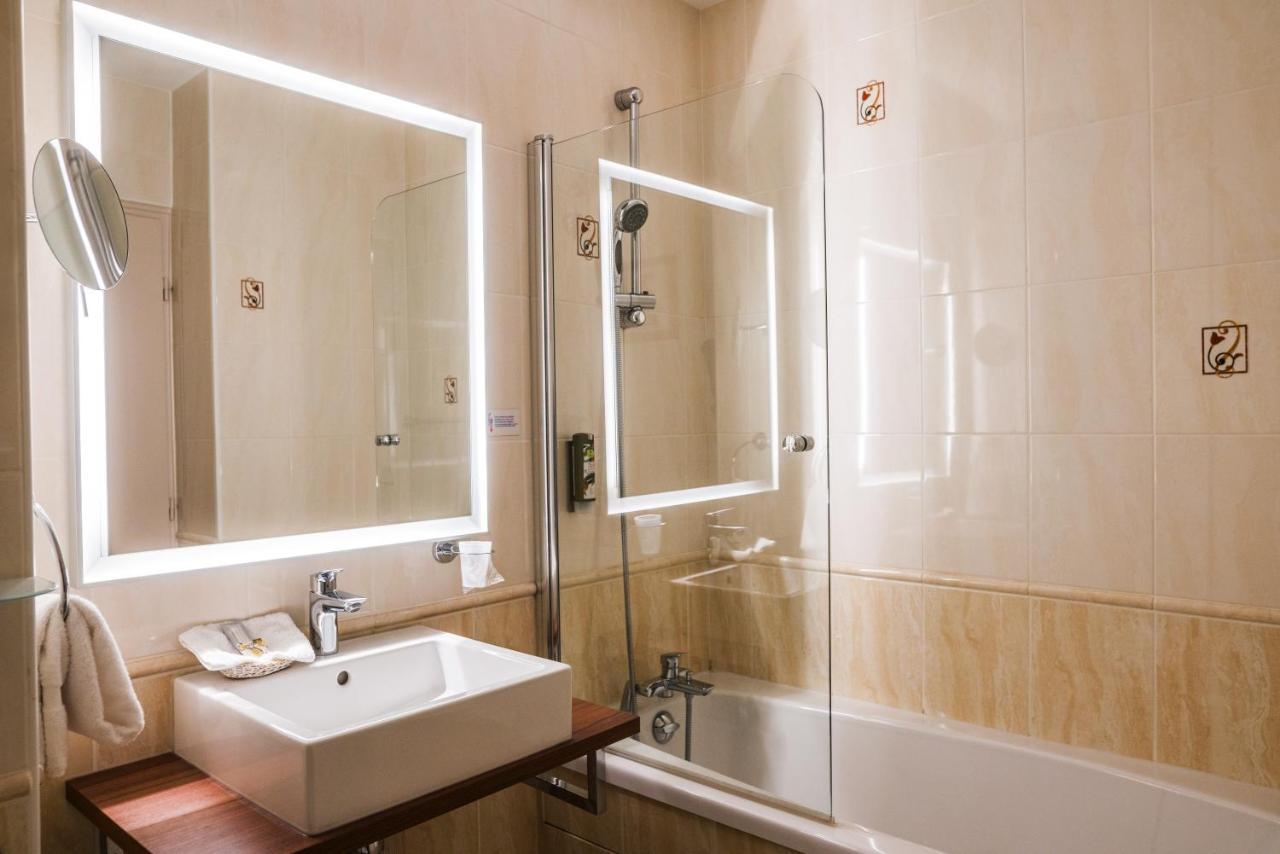 Logis Hotel Le Petit Casset La Boisse Экстерьер фото