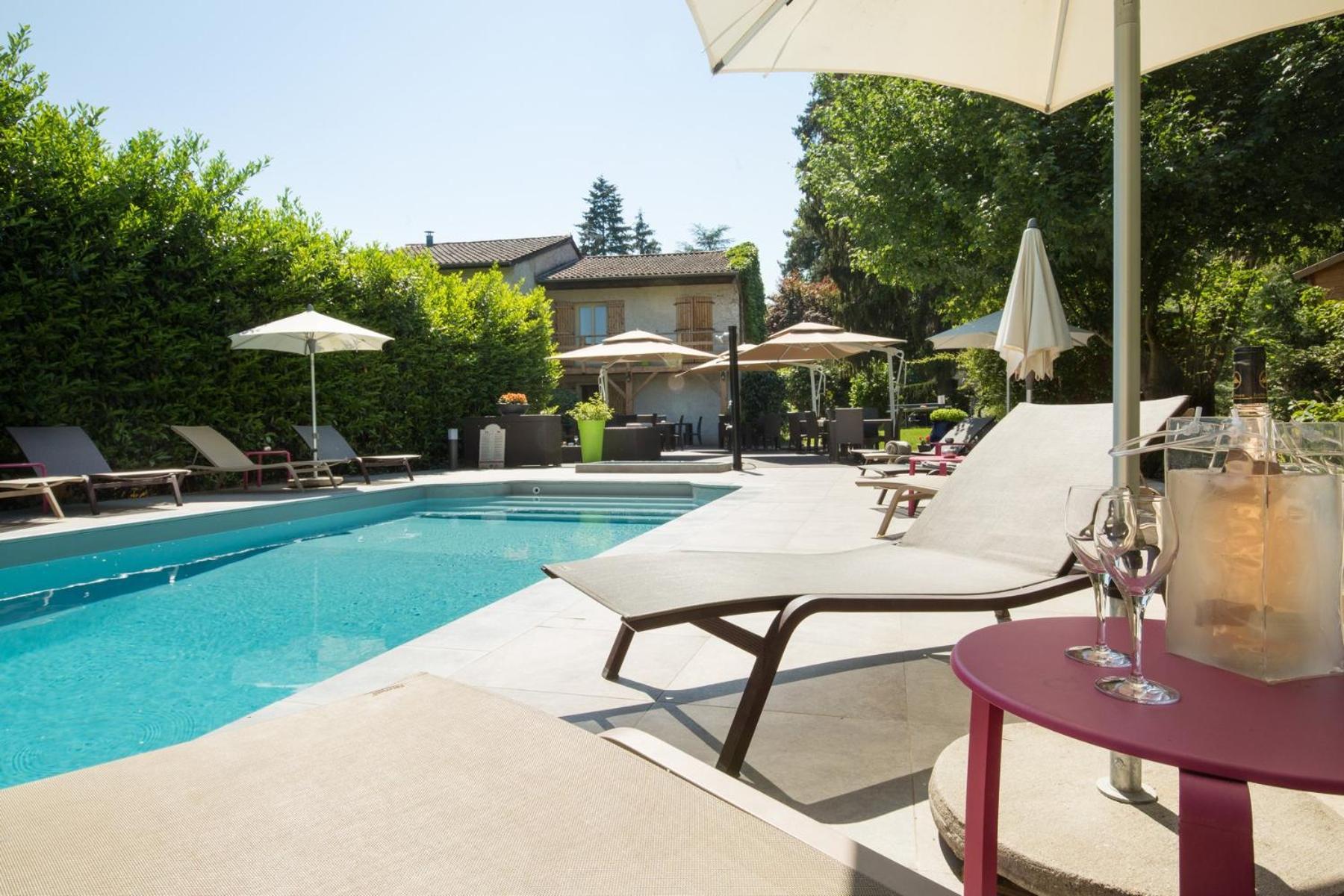 Logis Hotel Le Petit Casset La Boisse Экстерьер фото