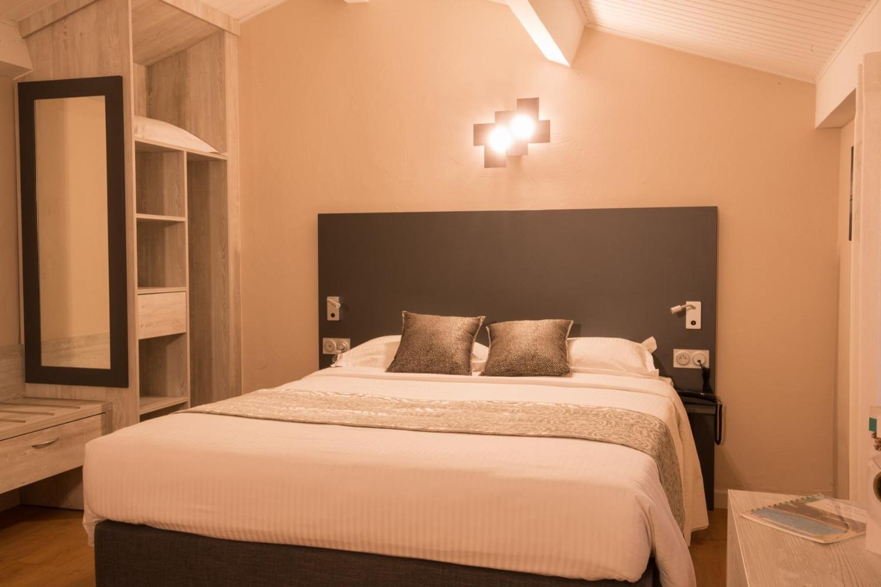 Logis Hotel Le Petit Casset La Boisse Номер фото