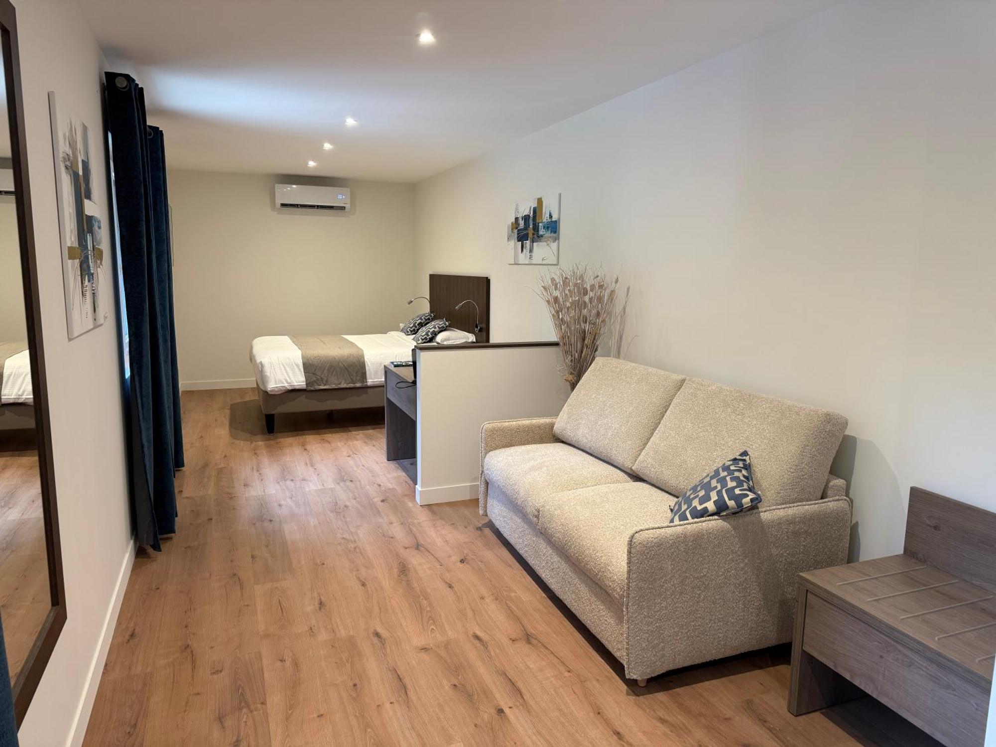 Logis Hotel Le Petit Casset La Boisse Экстерьер фото