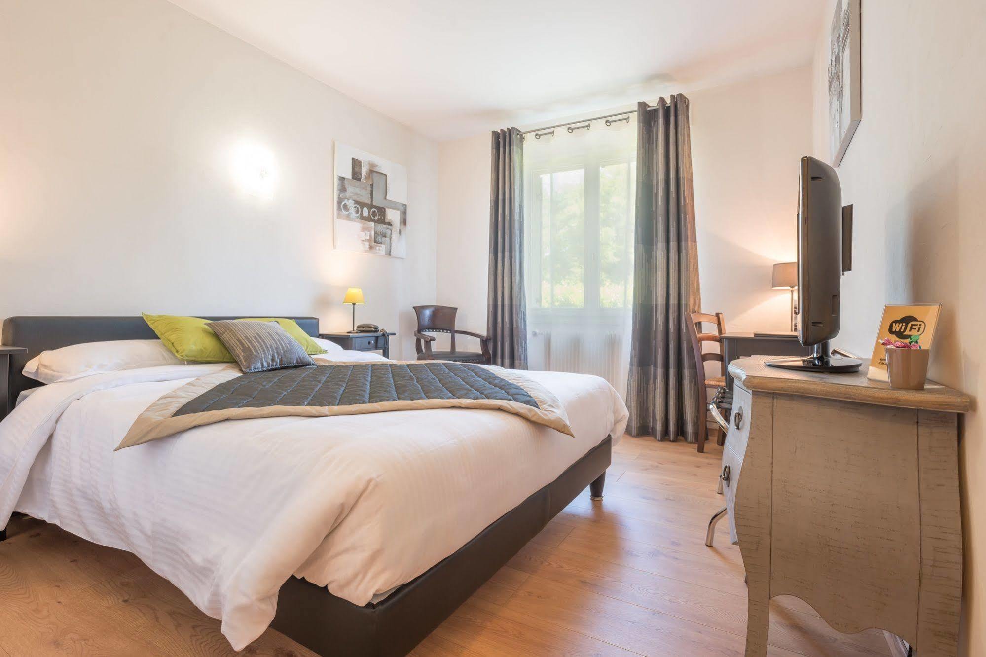 Logis Hotel Le Petit Casset La Boisse Экстерьер фото
